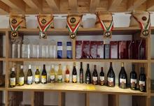Présentation des vins et des distinctions de la Cave des Lauriers