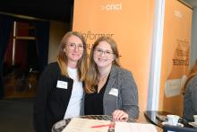 Régine de Bosset et Gwendoline Rapin de la CNCI accueillent les participants