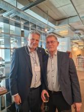 Deux copains d'armées se retrouvent 37 ans plus tard: Christoph Neuhaus, Président du Conseil d’État, Directeur des travaux publics et des transports, Canton de Berne, et Charles Constantin, Sous-directeur CNCI