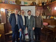 Charles Constantin (Secrétaire général) et Damien Cottier (Président) félicite les deux nouveaux Vice-Présidents: Vincent Schläppy et Pierre-Daniel Senn