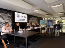 Les cinq intervenants sont prêts à répondre aux questions de Marc Aubert.