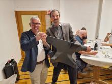 Philippe Gubler a passé l'enclume à Didier Perrenoud. Un bel hommage a été rendu à Philippe pour ses 10 ans de Présidence.