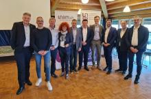 De gauche à droite: Charles Constantin, Adrien Juvet, Freddy Moret, Brigitte Leitenberg, Graziano Vicario, David Maye, Frédéric Mairy, Damien Cottier, Pierre-Daniel Senn et Vincent Schläppy